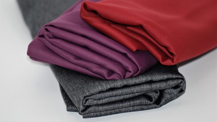 Stof til frit broderi